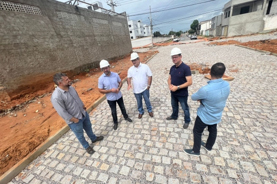 Obras de drenagem e pavimentação de ruas do Planalto entram na fase final