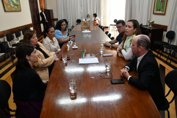 Cônsul adjunta da Argentina no Recife se reúne com secretárias no Palácio Felipe Camarão