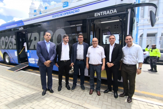 Novo ônibus elétrico começa a circular em Natal 