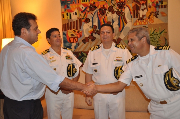  Oficiais da Marinha do Brasil e do Peru visitam prefeito Carlos Eduardo