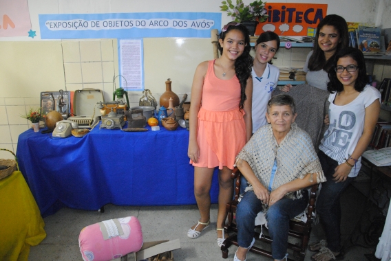 Escola Municipal Amadeu Araújo comemora o dia dos avós 