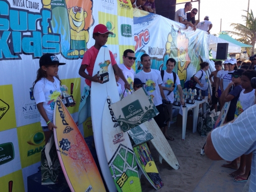  Nossa Cidade Surf Kids reúne  mais de 100 crianças e adolescentes