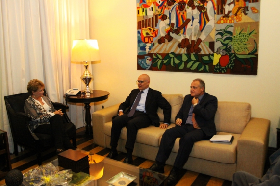 O  embaixador e cônsul da Itália em Recife são recebidos pela vice-prefeita