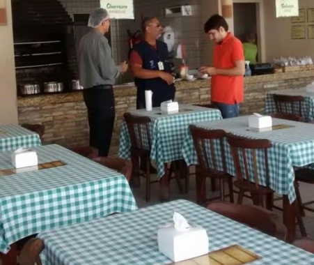 Arsban, SMS e Caern realizam fiscalização em restaurantes na Zona Sul de Natal