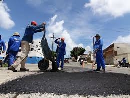 Alecrim e Cidade Alta recebem aplicação de asfalto nesta quarta-feira