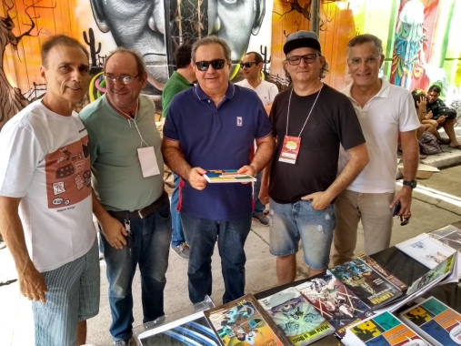 Prefeito Álvaro Dias comparece a festival de quadrinhos do Beco da Lama
