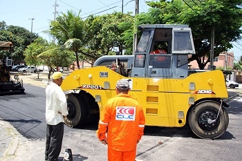 Alecrim e Bairro Nordeste recebem aplicação de asfalto nesta terça-feira