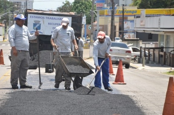 Avenidas Prudente de Morais e Nascimento de Castro recebem aplicação de asfalto nesta terça-feira