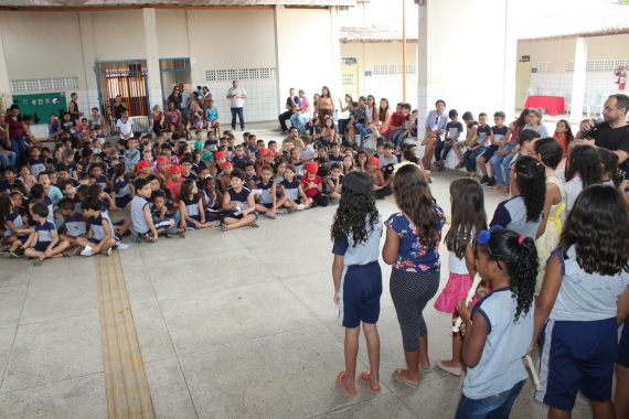 Escola Municipal Jornalista Erivan França promove Feira Literária