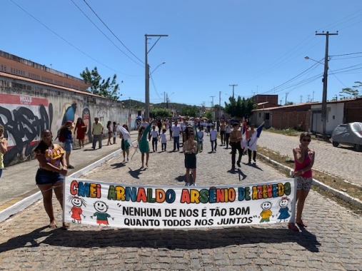 Crianças do CMEI Professor Arnaldo Arsênio participam de Desfile Cívico