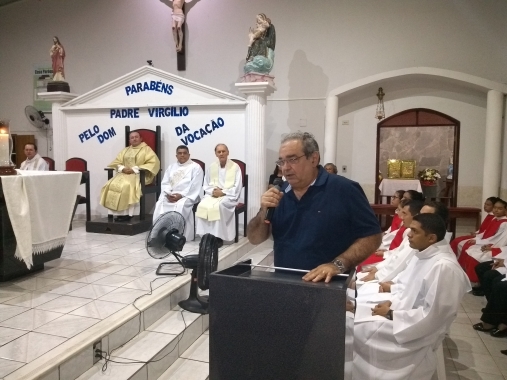 Álvaro Dias prestigia 11 anos de sacerdócio do Padre Iranildo Virgílio