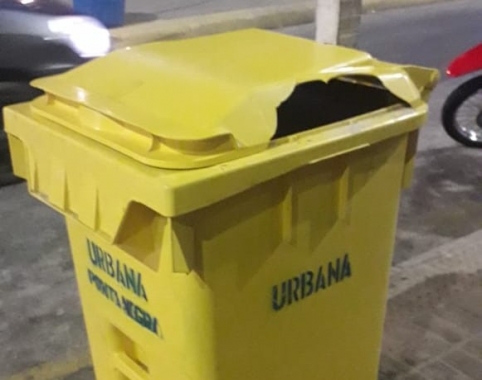 Reveillon 2020: lixeiras instaladas em Ponta Negra são depredadas em dois dias