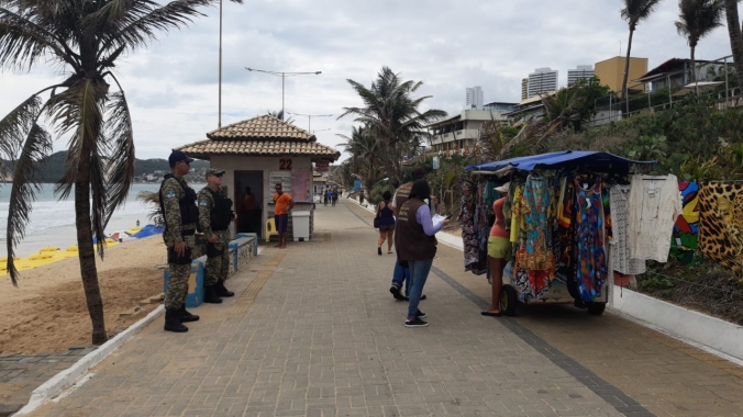 Semurb notifica 31 comerciantes de Ponta Negra e interdita parque de diversões