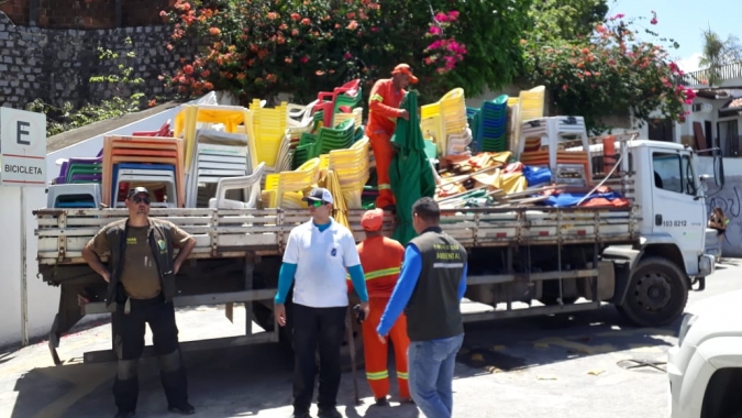 Operação Verão autua comerciantes e apreende material em Ponta Negra 