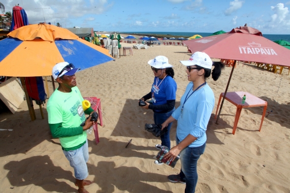 Força-tarefa realiza trabalho educativo sobre o lixo nas praias de Ponta Negra, Meio e Redinha