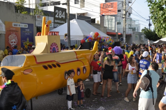 Carnaval de Natal: Submarino Amarelo homenageia Beatles em ritmo de carnaval 