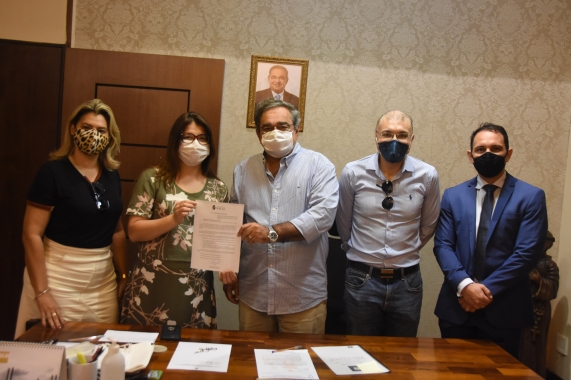 Prefeito Álvaro Dias sanciona leis de enfrentamento ao novo coronavírus