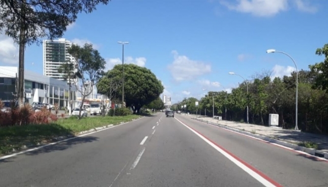 Av. Roberto Freire ganhará faixa compartilhada para bikes e ônibus
