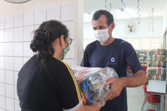 Prefeitura do Natal já distribuiu 16.029 cestas básicas em 41 unidades de ensino 