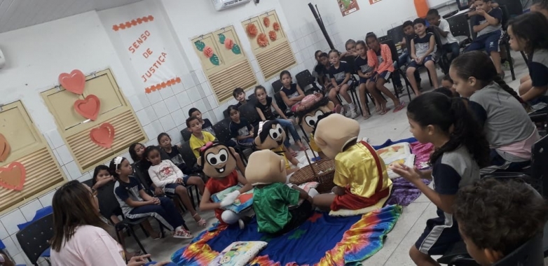 Gibiteca da E. M. Irmã Arcângela recebe doação de 300 gibis do Instituto Maurício de Souza