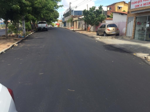 Recapeamento de ruas e avenidas continua neste final de ano