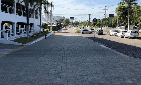 Obras de requalificação viária da Avenida Praia de Ponta Negra atingem 60% de sua execução