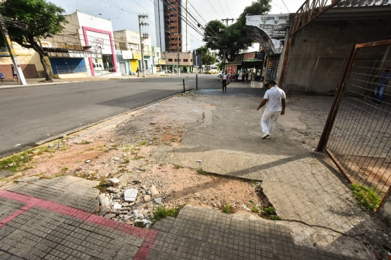 Prefeitura fará recuperação do calçadão da Av. Rio Branco