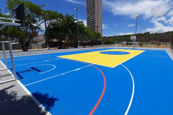 Prefeitura reforma quadra esportiva em Capim Macio