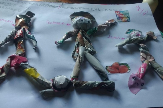 Alunos da Escola Municipal Irmã Arcângela expõem arte em papel em galeria virtual
