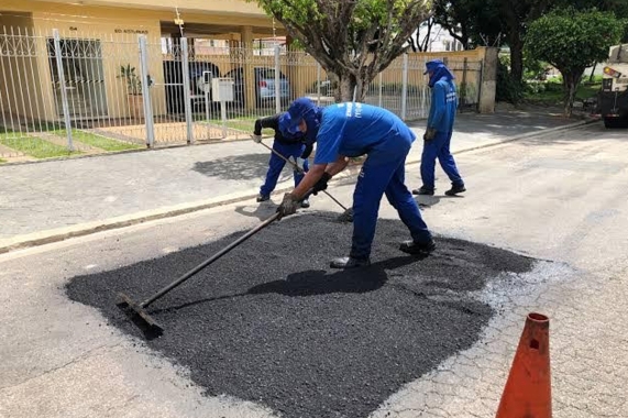 Operação tapa buracos: Cidade da Esperança recebe aplicação de asfalto nesta terça-feira