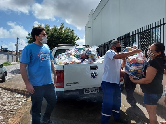 Semtas realiza terceira entrega de cestas básicas arrecadadas na Vacina Solidária