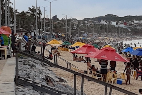 Início de maio foi marcado com muitos banhistas nas praias de Natal