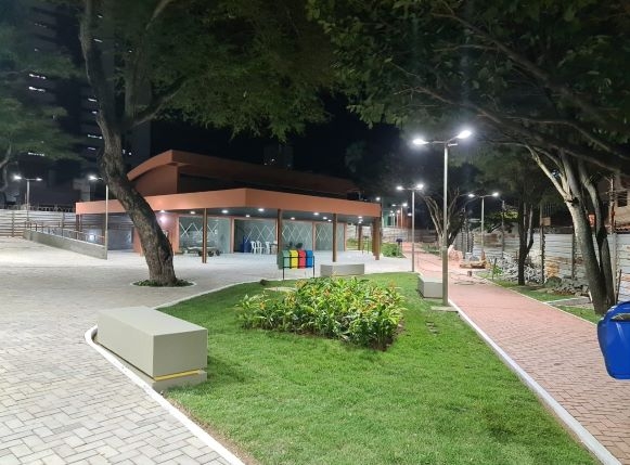 População ganha nova Praça das Flores reconstruída e modernizada