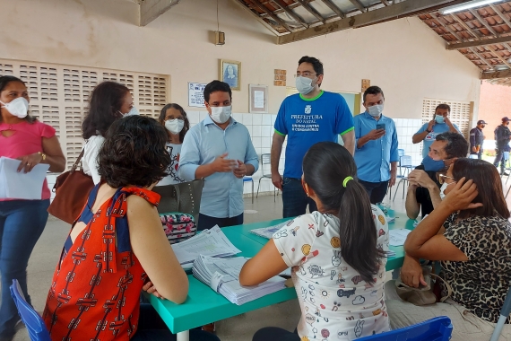 Secretário Adjuto Dias participa de entrega de cestas do programa Merenda no Lar