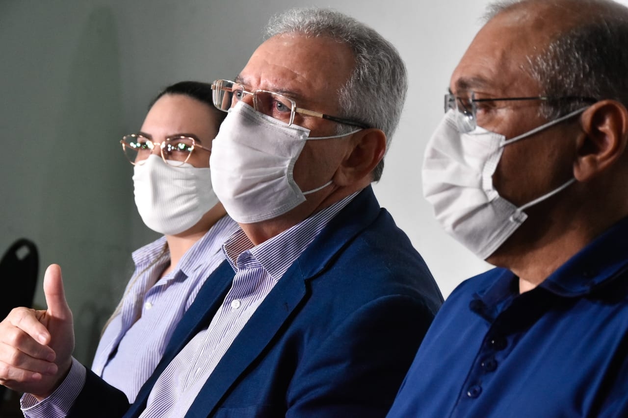 Em coletiva, secretário de Saúde esclarece aquisição de respiradores