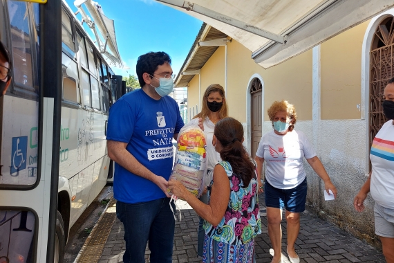 Prefeitura realiza entrega de cestas básicas em Neópolis