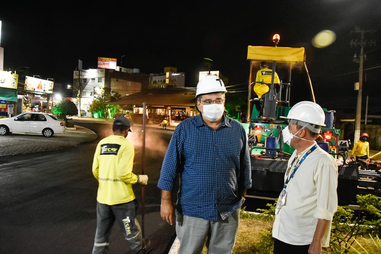 Prefeito Álvaro Dias vistoria obra de requalificação da Avenida Praia de Ponta Negra