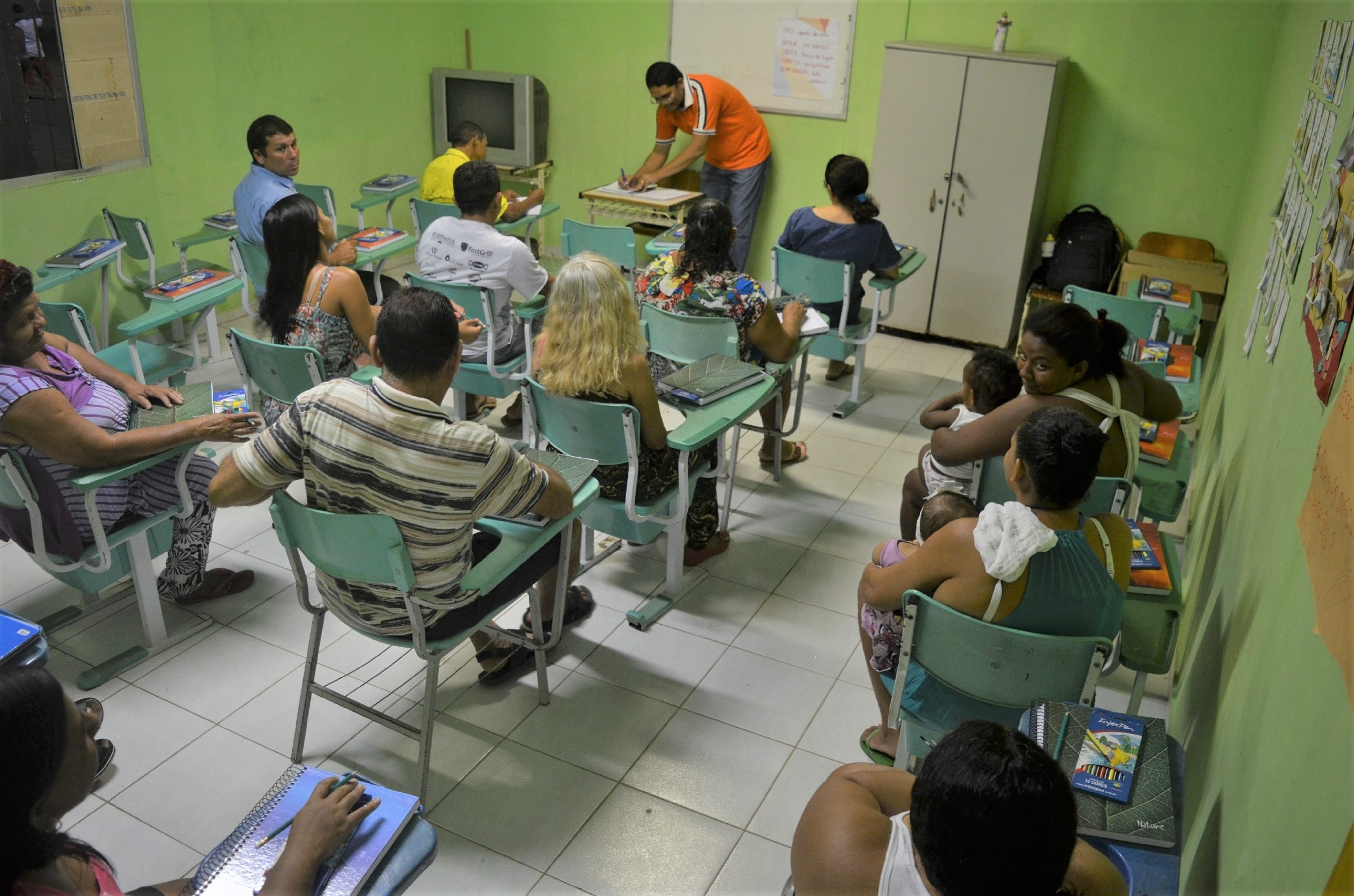 Prefeitura oferece Educação de Jovens e Adultos em 23 unidades de ensino