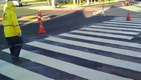 Obras de requalificação da Av. Praia de Ponta Negra ganham reforço na sinalização viária