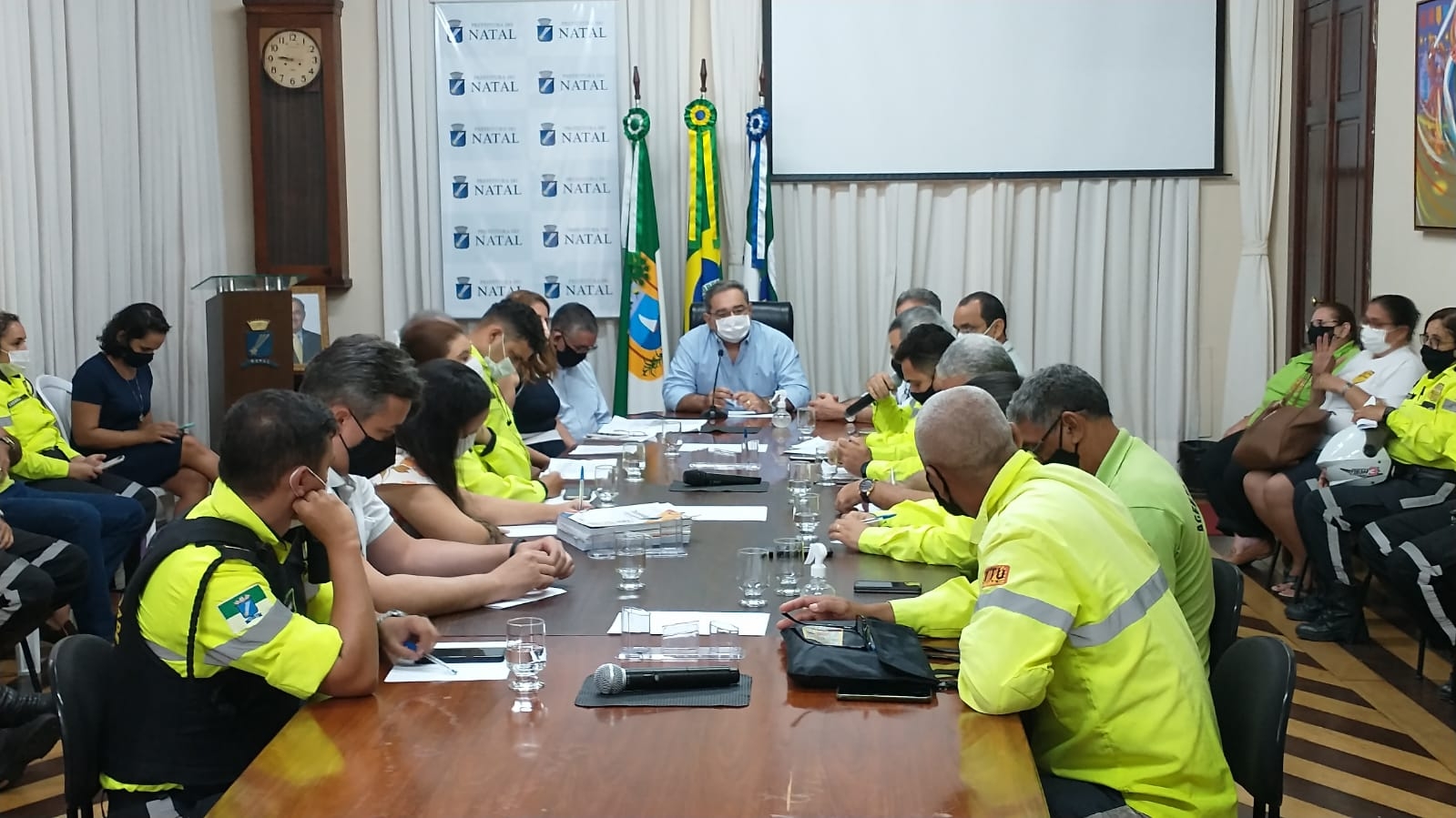 Prefeito recebe comissão de agentes de trânsito
