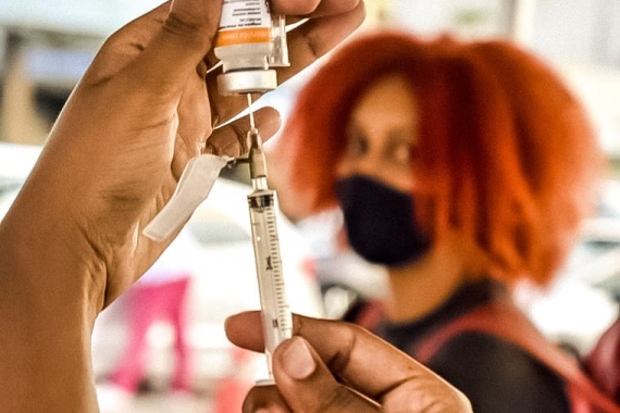 Vacinação dos adolescentes a partir de 16 anos sem comorbidades inicia em Natal nesta segunda