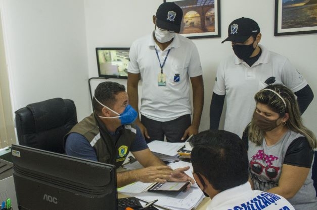  Fiscais da Semsur são capacitados para cadastrar ambulantes de Ponta Negra