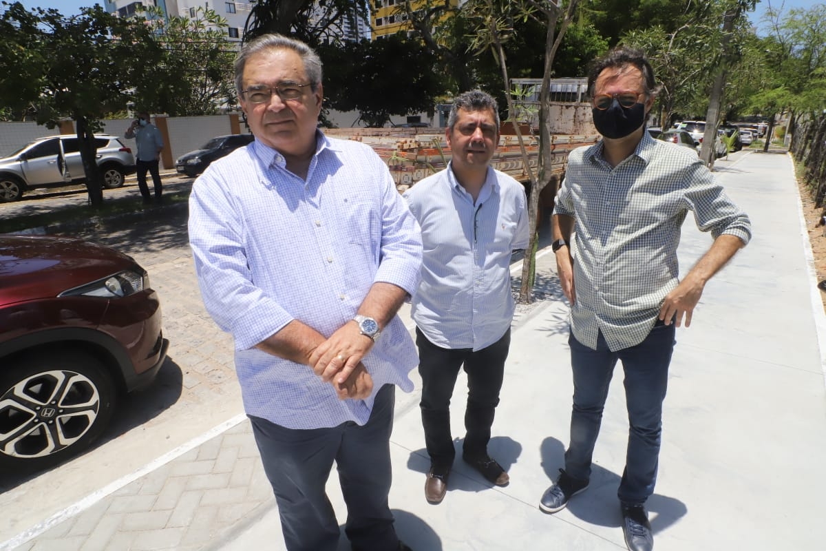 Prefeito vistoria obras de modernização de 70km de calçadas de Natal