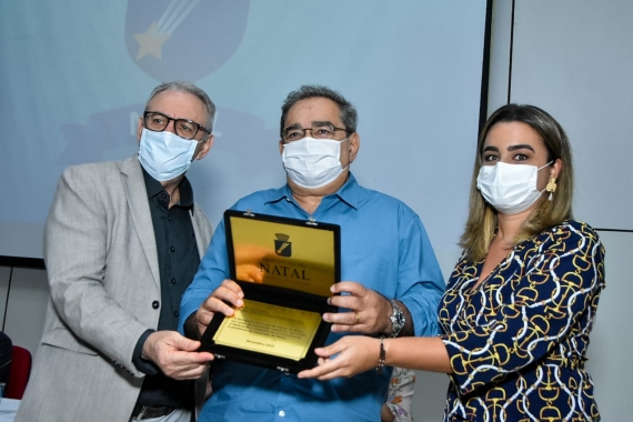 Natal homenageia prefeito, servidores da Saúde e parceiros no enfrentamento da Covid-19