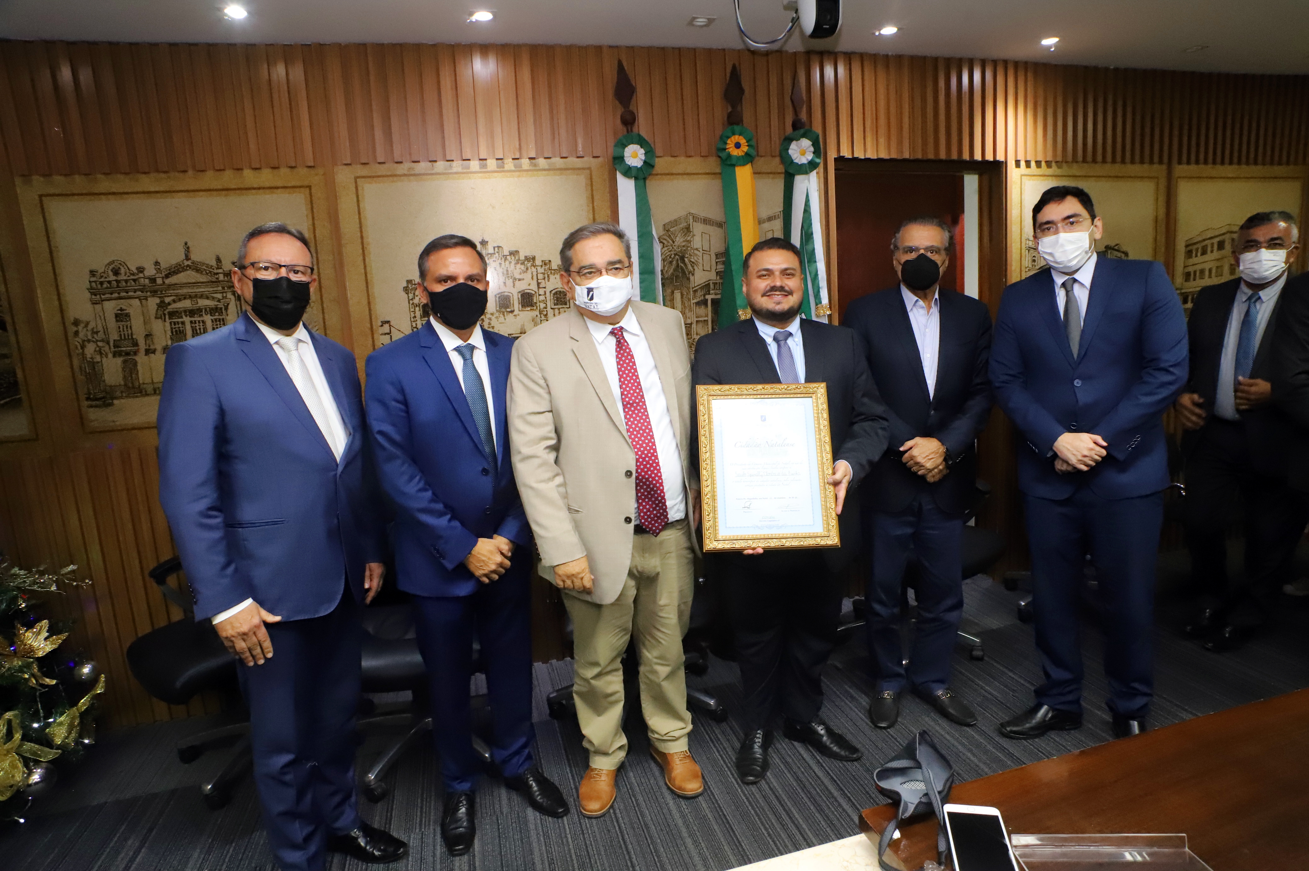 Álvaro Dias prestigia solenidade de entrega de Título de Cidadão Natalense na Câmara