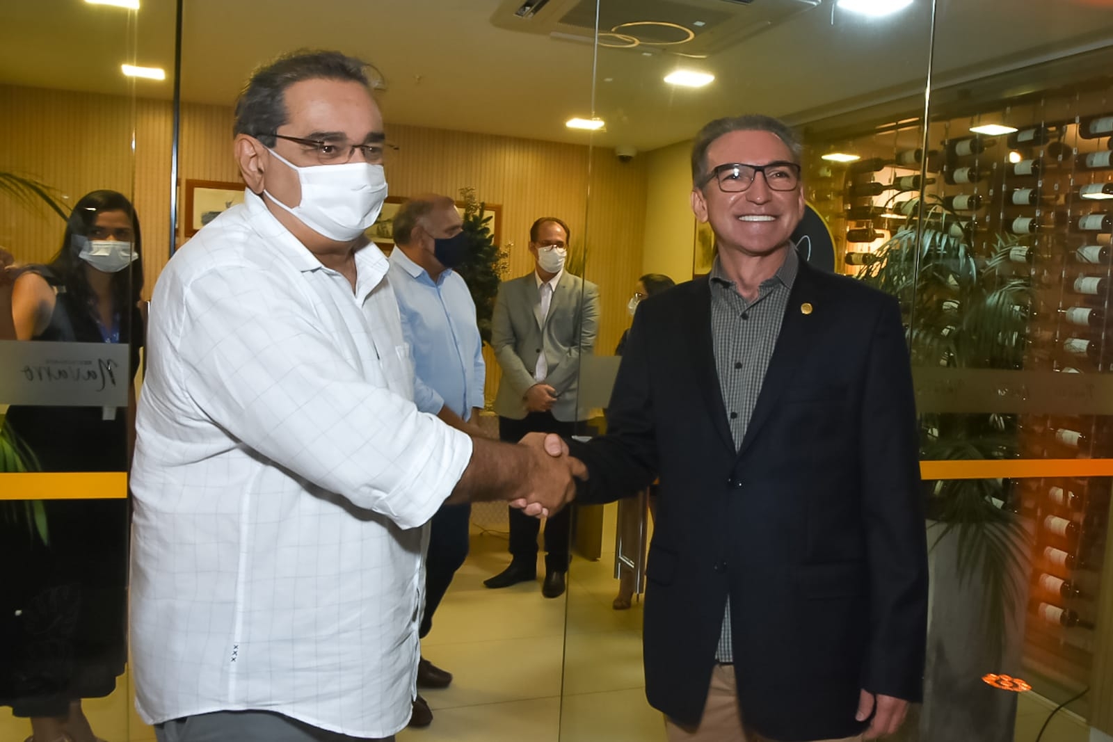 Prefeito participa de lançamento no restaurante do Hotel Barreira Roxa