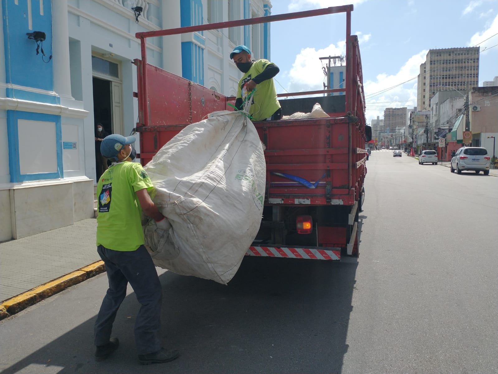 Secretarias descartam mais de duas toneladas de papéis no Projeto Natal Limpa e Sustentável