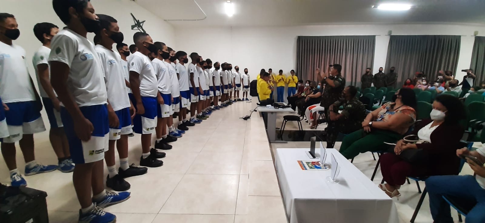 Alunos da Escola Santos Reis participam do encerramento do Programa Forças no Esporte