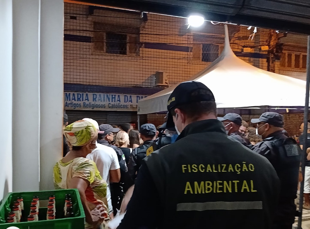 Fiscalização promove ações para combater uso de paredões e ocupação de espaço público