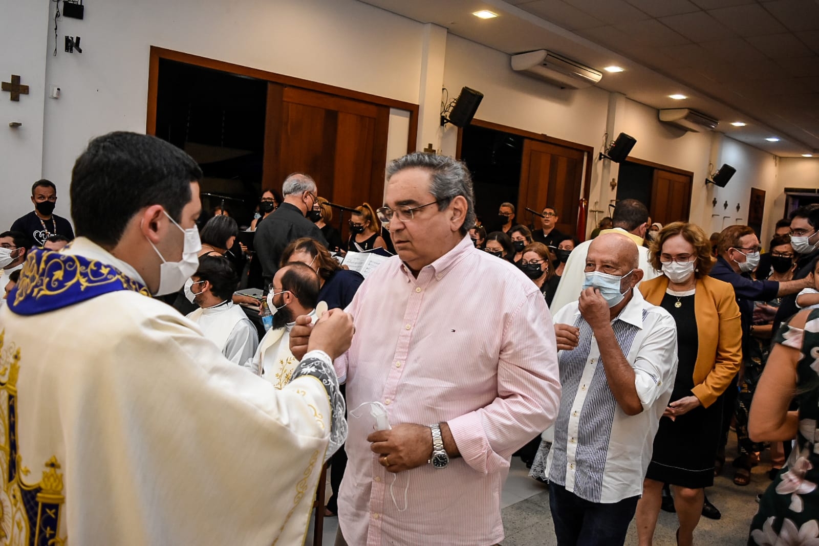 Prefeito participa da missa de ordenação sacerdotal do padre Yago Carvalho